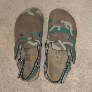 Birki's Birkenstock camouflage camo Velcro clogs